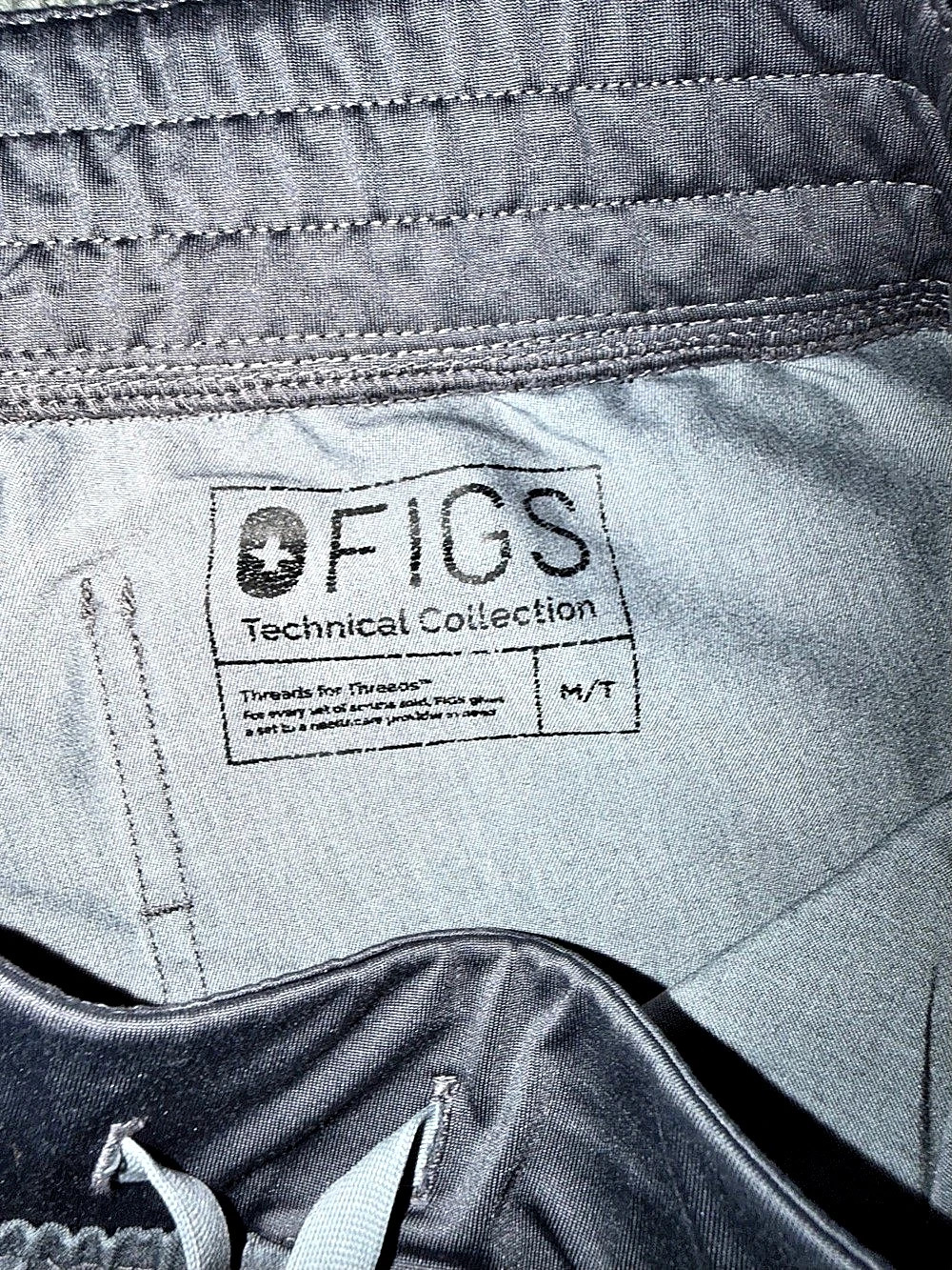 FIGS Technical Collection Scrub Set Gray Tunic Set Medium & Medium Tall - Picture 3 of 3